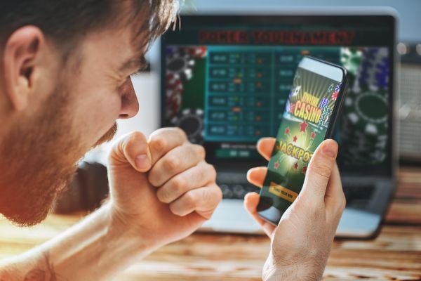 mobile user reading kg222 Zeus Thunder slot guide content with clear layout